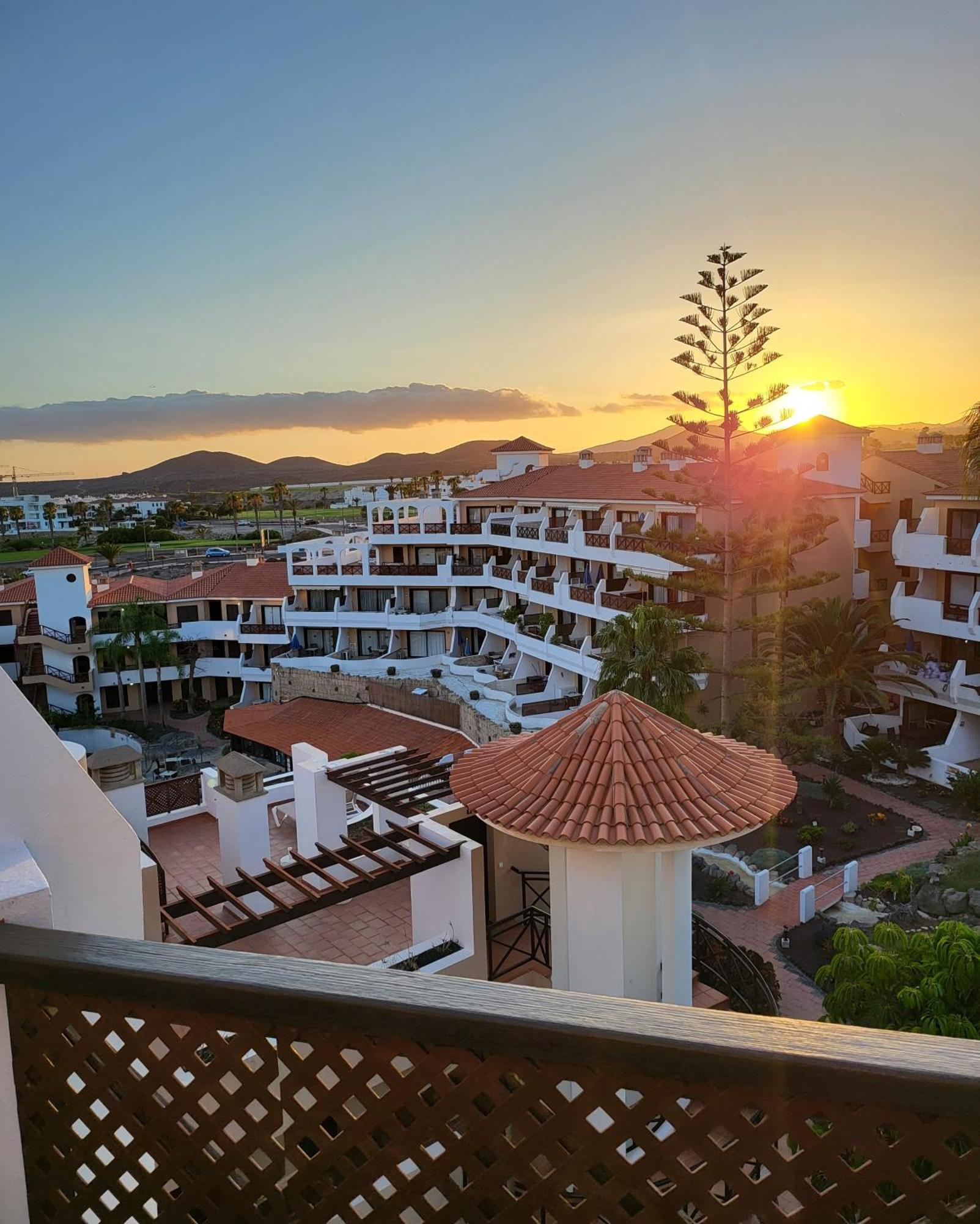 Moderno Y Luminoso Atico Con Vistas Y Piscina Apartment San Miguel de Abona Exterior photo